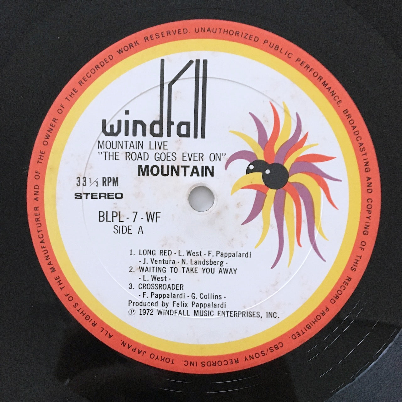 LP/ MOUNTAIN / LIVE: THE ROAD GOES EVER ON / 国内盤 ブックレット ・シングル付き WINDFALL RECORDS BLPL-7-WF