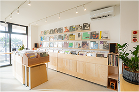 岡崎店の店内